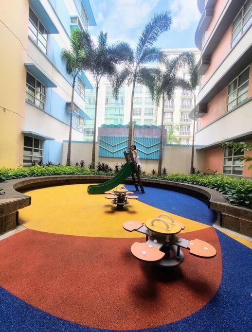House Of B&Y At 101 Newport Across Naia T3 Apartment Manila Bagian luar foto
