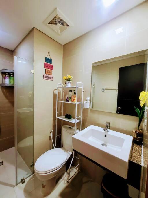 House Of B&Y At 101 Newport Across Naia T3 Apartment Manila Bagian luar foto