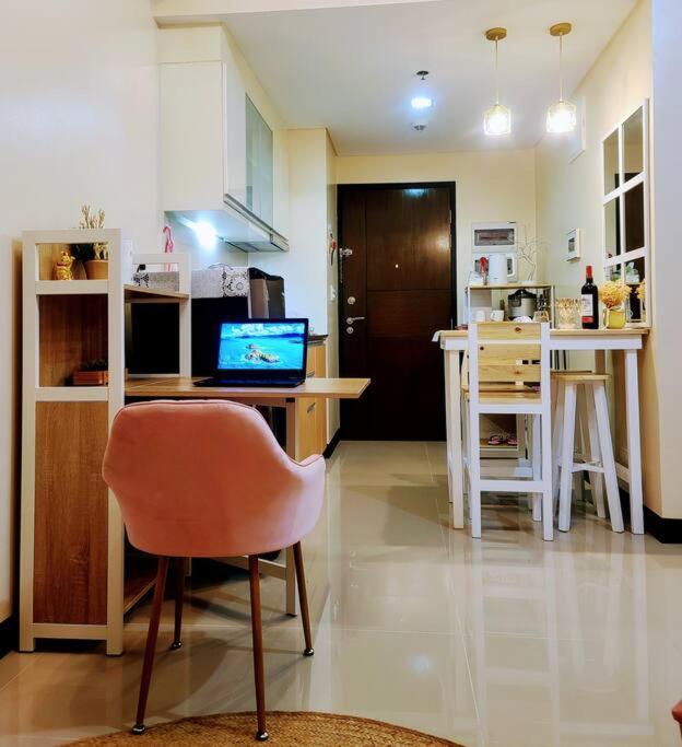 House Of B&Y At 101 Newport Across Naia T3 Apartment Manila Bagian luar foto
