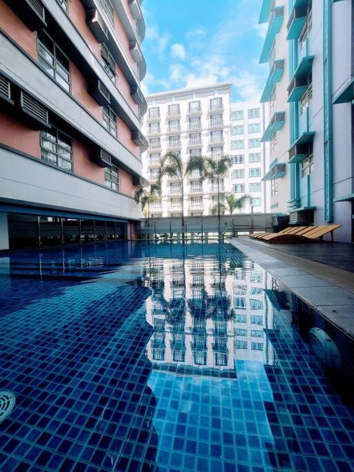House Of B&Y At 101 Newport Across Naia T3 Apartment Manila Bagian luar foto